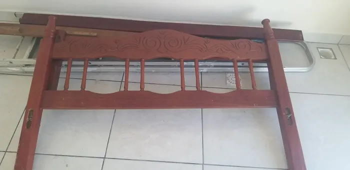 Cama de MADEIRA