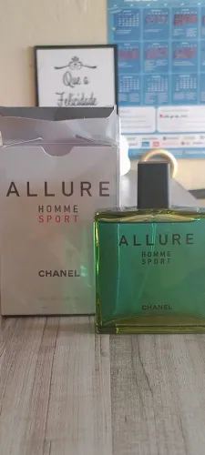Perfume / faço entrega grátis.