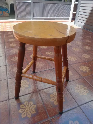 Banqueta de Madeira Rústica usada 43cm