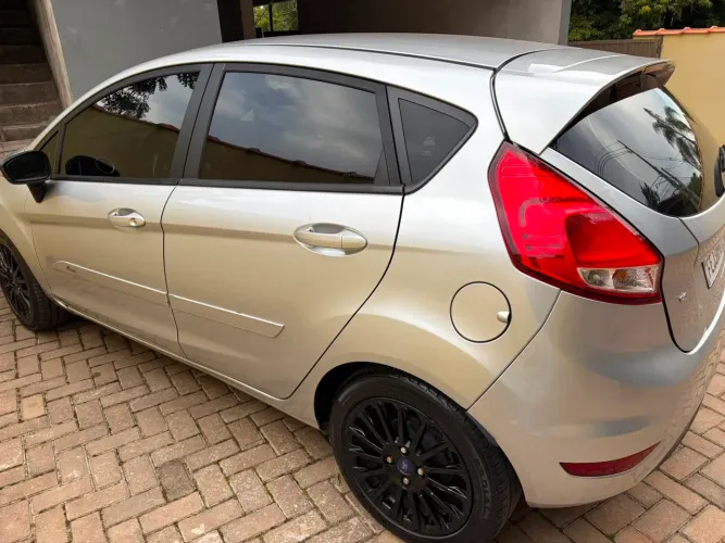 Ford Fiesta 1.6 16V Flex Mec. 5P 2015