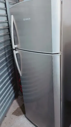 Geladeira Bosch inox Frost Free funcionando perfeitamente bem e limpinha 