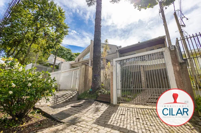 Imobiliária Cilar Vende Sobrado Tríplex 4 Quartos no São Francisco com 323,54m², Ref. 1007