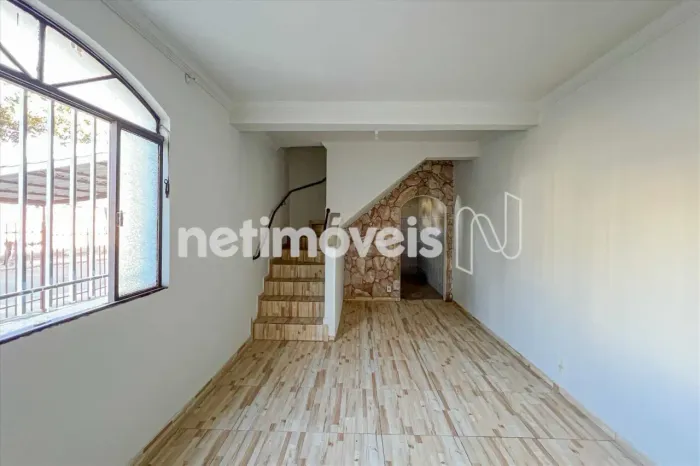 Casa geminada com 2 quartos no Santa Mônica | Excelente localização