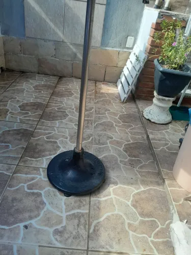 Mesa bistro ,de madeira e aço inox