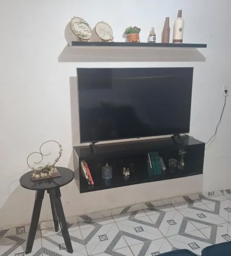 Rack com prateleira e banqueta decorativa 