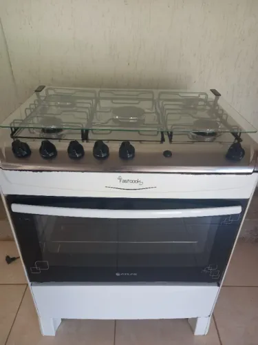 Fogão 5 Bocas (3 Funcionando + Forno Ótimo) - Precisa de Reparo no Gás