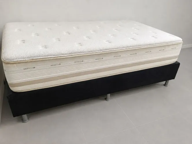 Cama de casal queen excelente estado de conservação