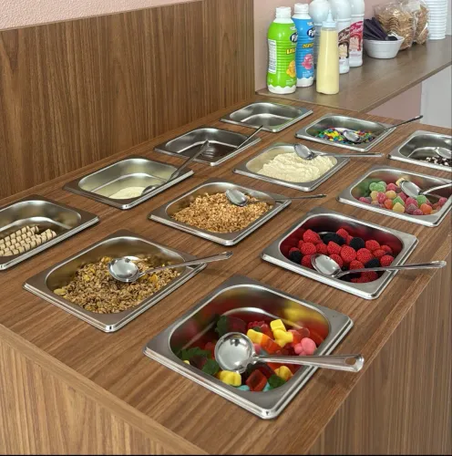 Móvel armário self-service já com as cubas de inox
