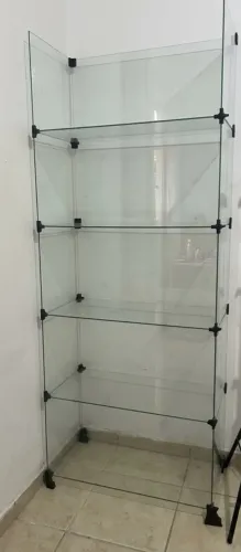 Estante de vidro