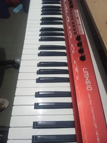 Controlador Behringer UMX610