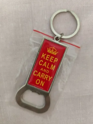 Abridor de Garrafas Keep Calm and Carry On - Chaveiro