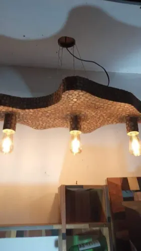 Lustre feito com cipó rústico com 3 lâmpadas