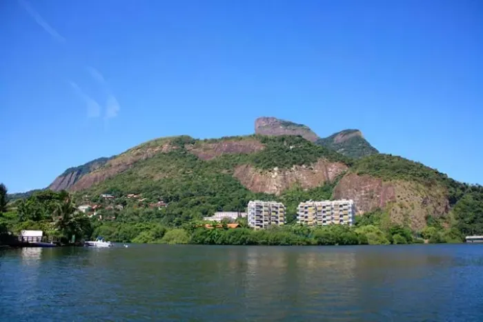 Alugo Casa de 1 qto na Ilha da Gigóia - Barra da Tijuca/RJ.