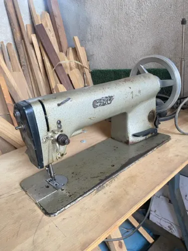 Máquina de costura industrial