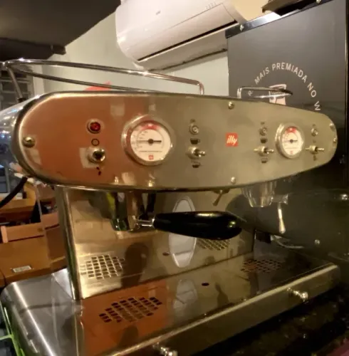 Máquina de Café Expresso Profissional illy x2.1