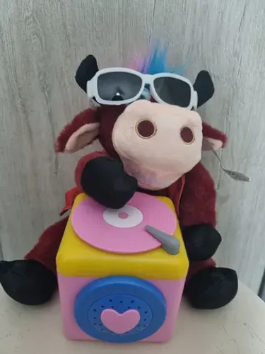 Pelucia DJ