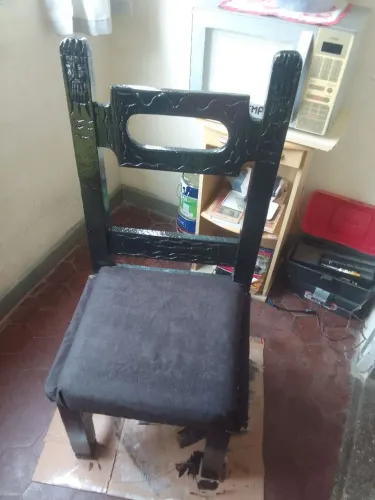 Vendo 1 Cadeira muito segura e otima madeira! Medidas abaixo!