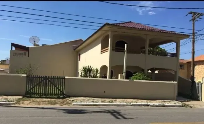 Casa para venda possui 350 metros quadrados com 3 quartos