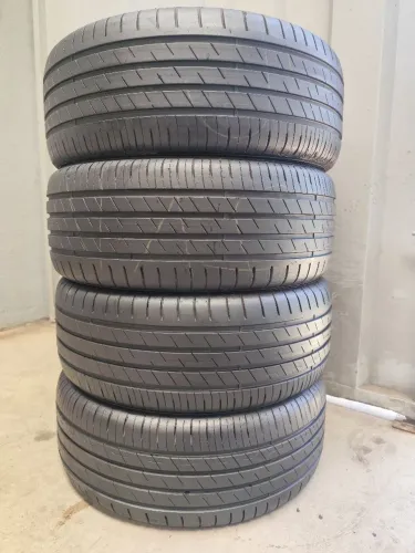 Jogo de pneus Goodyear 235/45 R19"- Aceito Cartão 