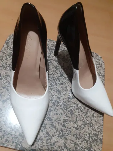 Scarpin Bicolor Elegante - Preto e Branco