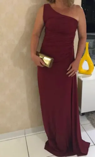 Vestido Longo de um ombro só festa bordô