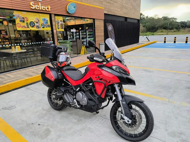 Vendo Ducati muiltistrada V2S estado de zero Km.