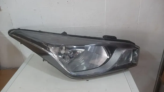 Farol Hyundai hb20 2012 a 2019 com friso cromado- Peça de reposição