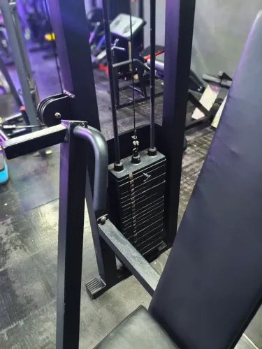 Supino máquina rocha com 100kg