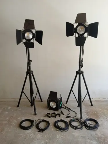 Refletores LED Pro ASTRO 100W Kit 3  + 2 Tripés + Cabos/Ganchos