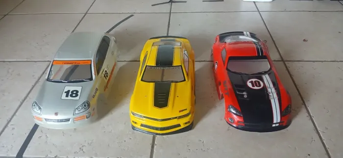  bolhas ..muito novas automodelo 1/10 de 190mm 229 reais cada uma!!