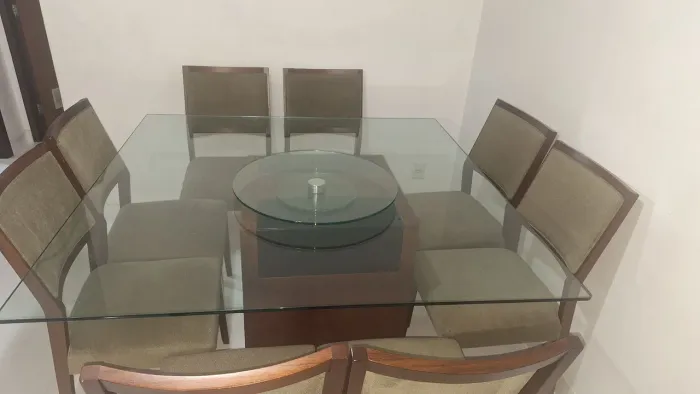 Mesa quadrada 1,40 x 1,40 + 8 cadeiras