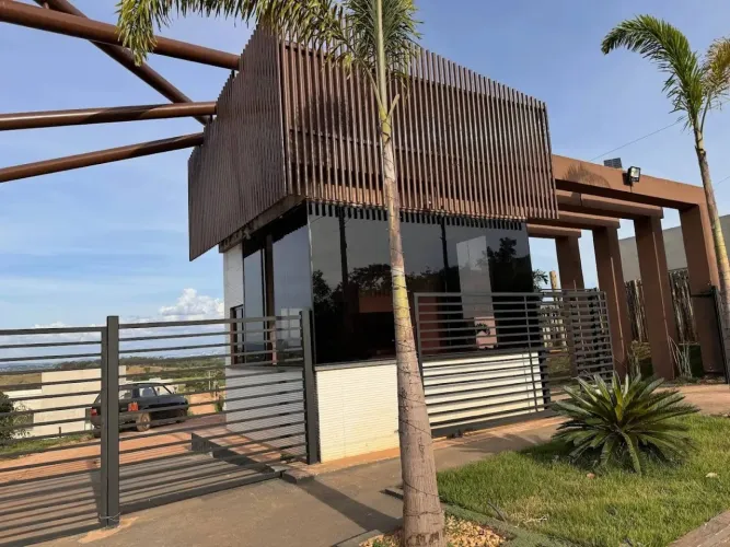Casa de Condomínio Para Vender com 03 quartos 01 suíte no bairro Portal Serra Azul em Mate