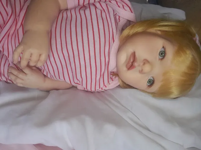 Linda Boneca Bebê Reborn loira de olhos azuis 70 centimetro