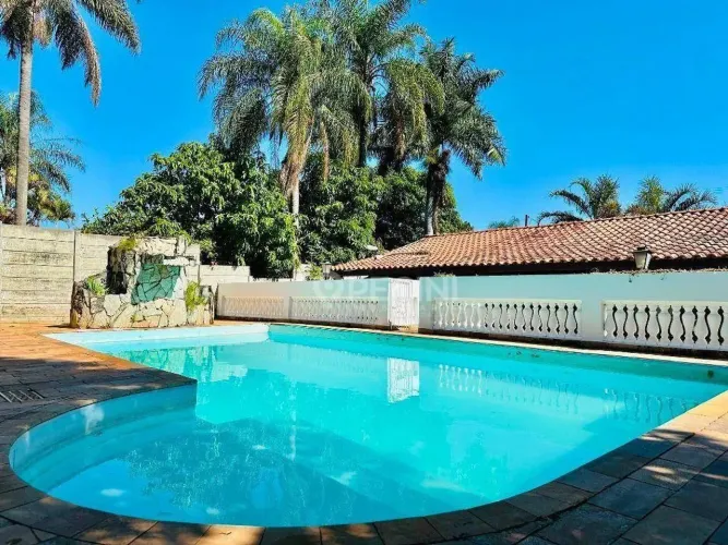 Casa para locação com piscina em condomínio fechado