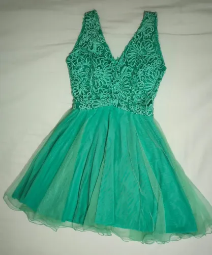 Vestido de festa bordado verde