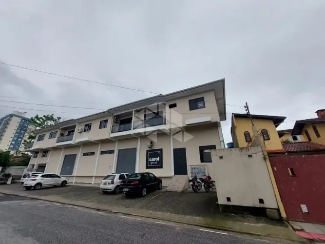 Apartamento de 3 quartos com 120m² para alugar no bairro Ipiranga, São José