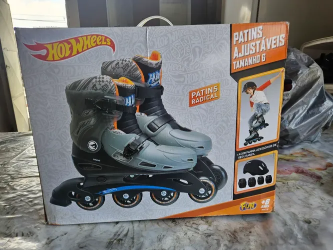 Patins hotwheels na caixa nunca utilizado 
