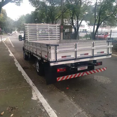 Mudanças carretos fretes entregas descarga .