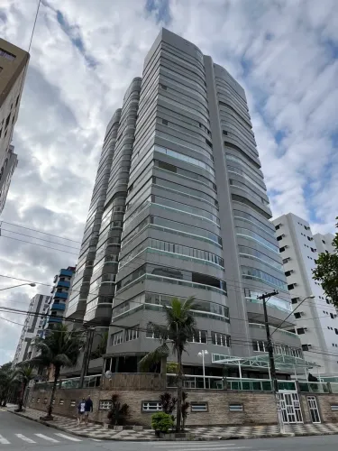 Ap 2 dormitórios sendo os 2 suite  , piscina sala de jogos uma quadra da praia ap lindo 