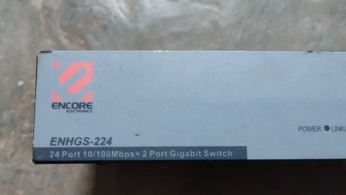 Switch 24 portas + 2 portas wan