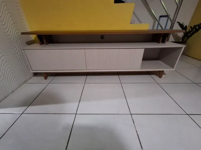 Rack TV Moderno com Design Exclusivo porta com toque squim 1.80 pés em madeira 