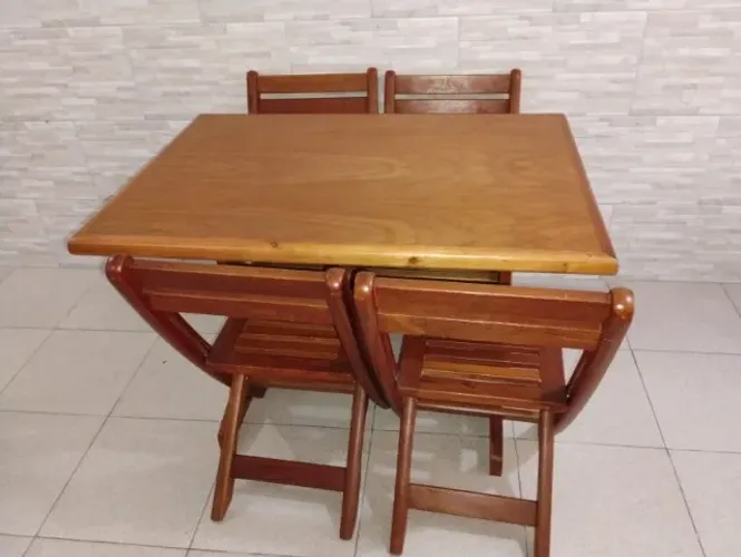 Belissíma Sala de Jantar de Madeira Maciça Pesada C/ 04 Cadeiras Novissima!!