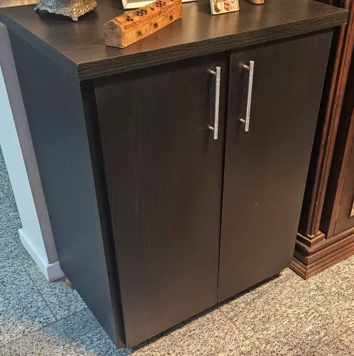 Armario c rodinha e divisória em MDF