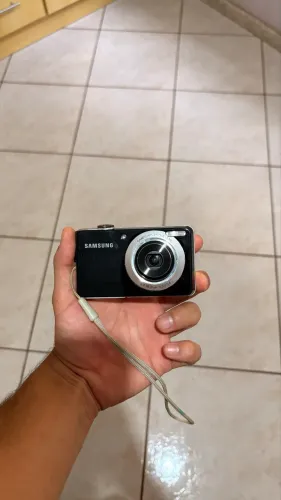 Camera digital Samsung PL 100 + Carregador + Leitor de cartão 