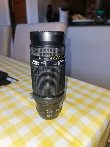  NIKON DSLR 70-300 semi