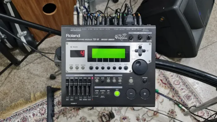 Módulo Roland TD-12 com problema no visor, o resto tudo funcionando.