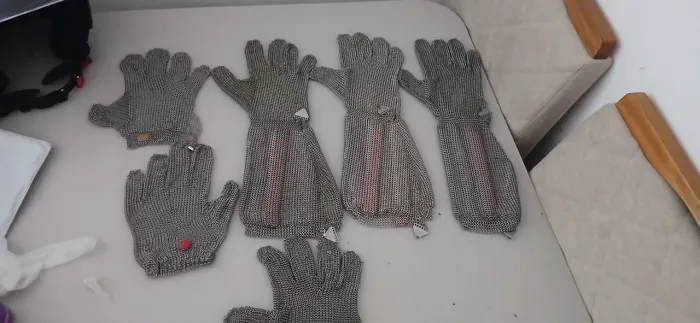 VENDO LUVAS DE AÇO INOX ANTICORTE -