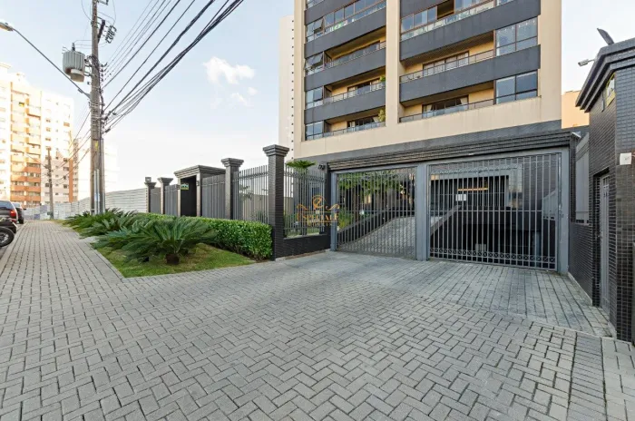 NO CRISTO REI ALTO PADRÃO COM 3 QUARTOS E 3 VAGAS DE GARAGEM