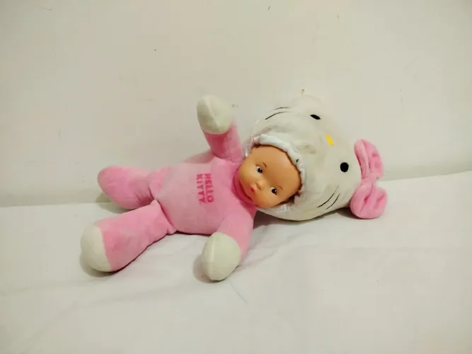 Boneca Hello Kitty da Coleção Achei Bee Kid Sanrio