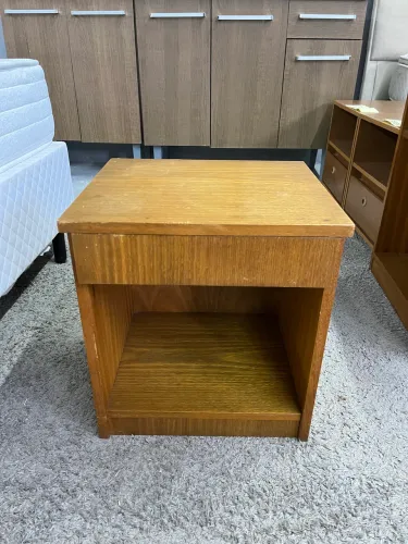 Mesinha de cabeceira